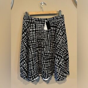 Brand new! Women’s skirt w/ tags